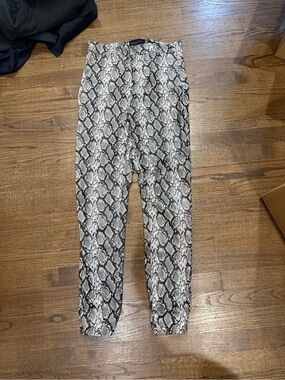 Kendall & Kylie Black and White Snake-Print Slim Joggers